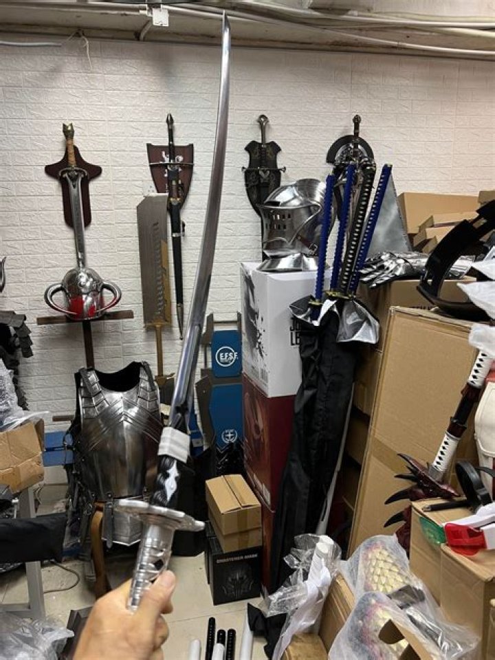 Are 2B's and 9S's default swords the same?