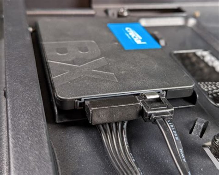 Can i format a new SSD on my ps3 using an AV cable?