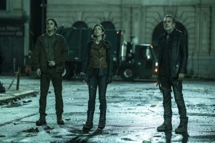 Can you import a save from Walking Dead Season 1 to Season 2?