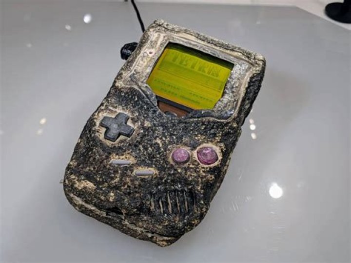 Could Removing A Nintendo Game Boy Game While The Console Is Powered-On Do Any Damage?