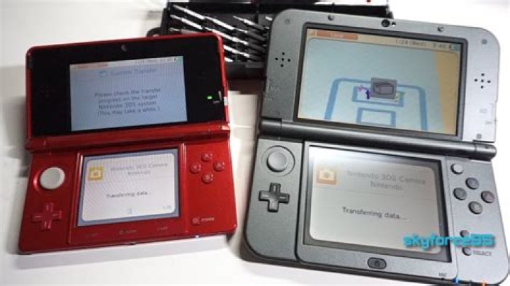 Do I keep pre-installed games when transferring from one 3DS to another?