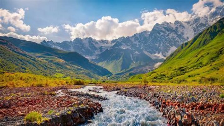 Do Natural Wonders spawn more closely to city states?