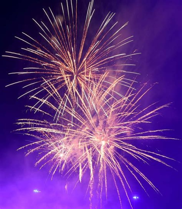 Executing at fireworks entity with specific nbt [duplicate]