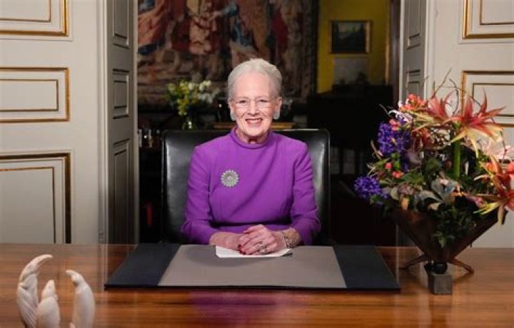 How can I abdicate my throne to my heir?