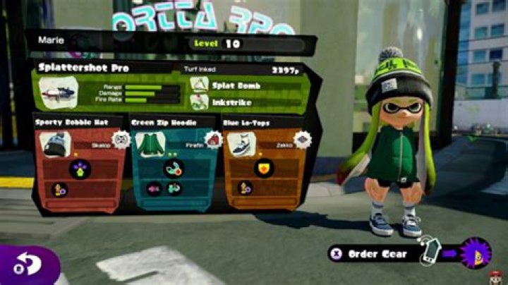 How can I cycle plaza NPCs and order a teammate's clothes?
