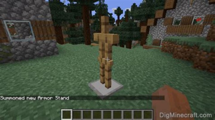 How can I summon an Armor stand with arms?