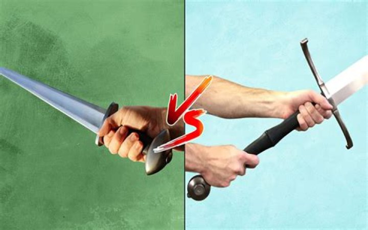 How can I tell which weapons are one or two handed?
