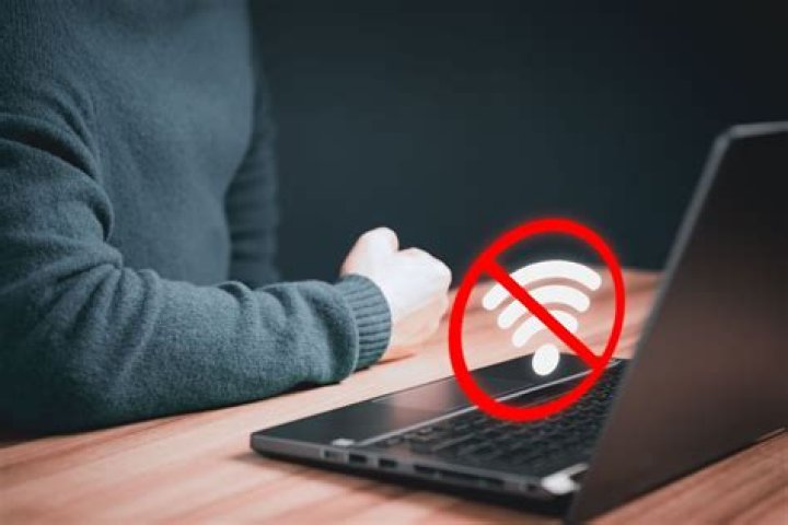 How can I use Overwatch with no internet connection? [duplicate]