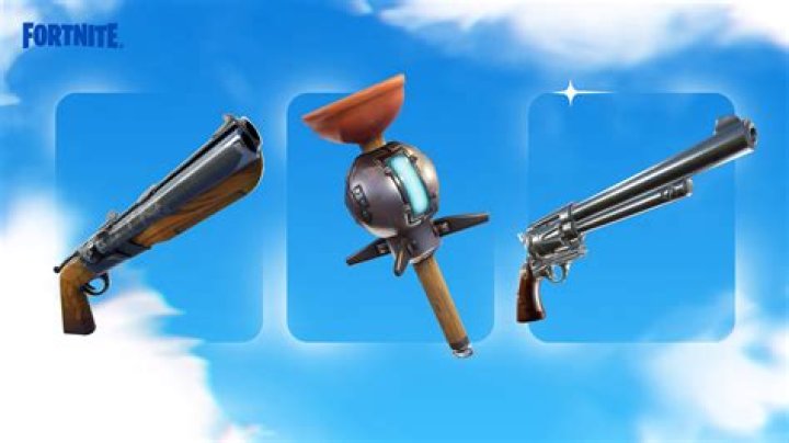 How do I give items and weapons to my squad members?