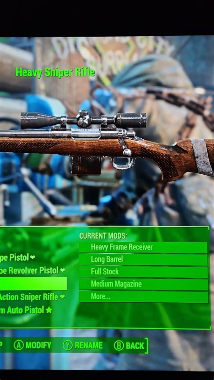 How does a player with the hunting rifle in Left 4 Dead avoid getting overwhelmed?