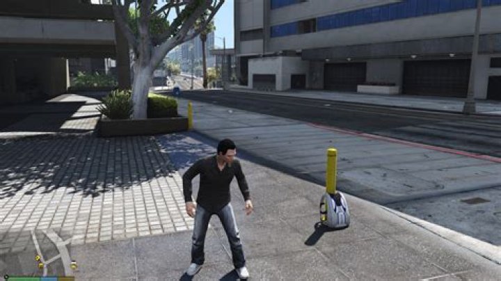 How does stealth work in Grand Theft Auto Online?