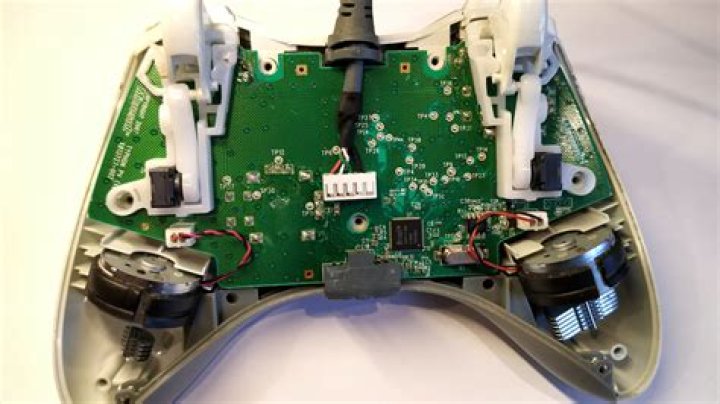 How many wired controllers fit on an Xbox 360?
