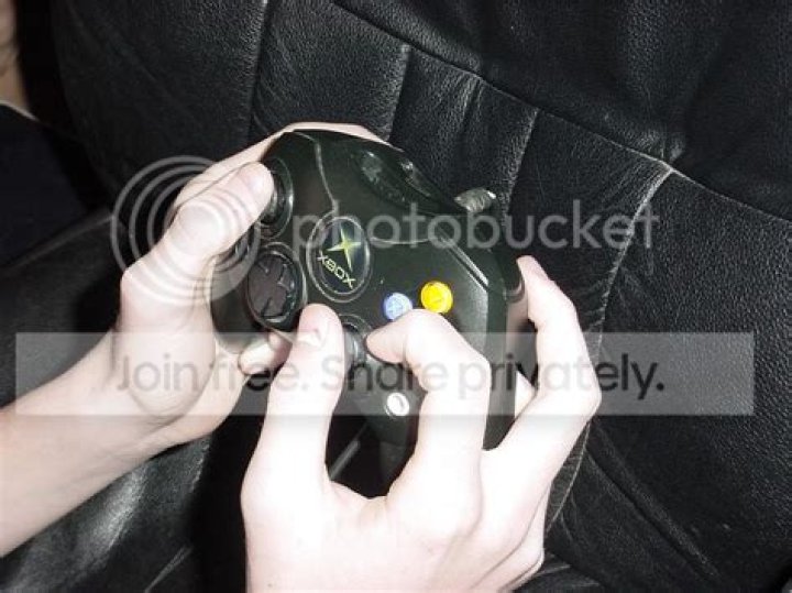 How to run and navigate the menu at the same time with controller?