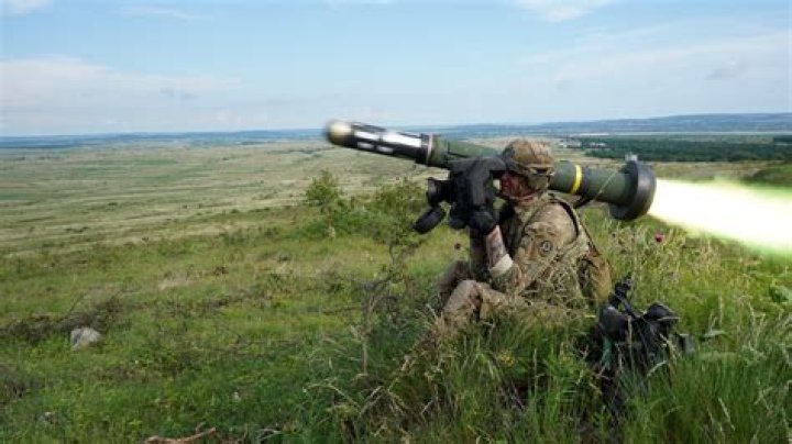 How to use Javelin missile against players in multiplayer?