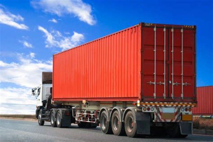 Which ship and fitting for transporting small valuable cargo through low-sec?